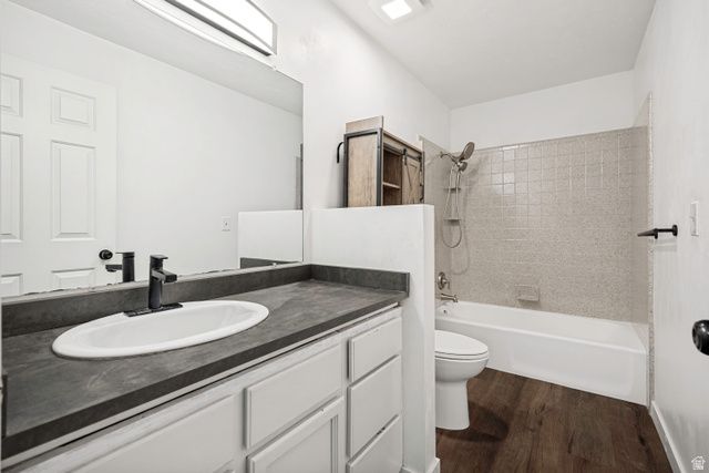 8736 S OAKWOOD PARK CIR, Sandy, UT 84094