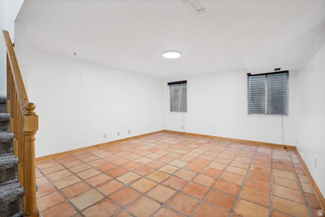 8736 S OAKWOOD PARK CIR, Sandy, UT 84094
