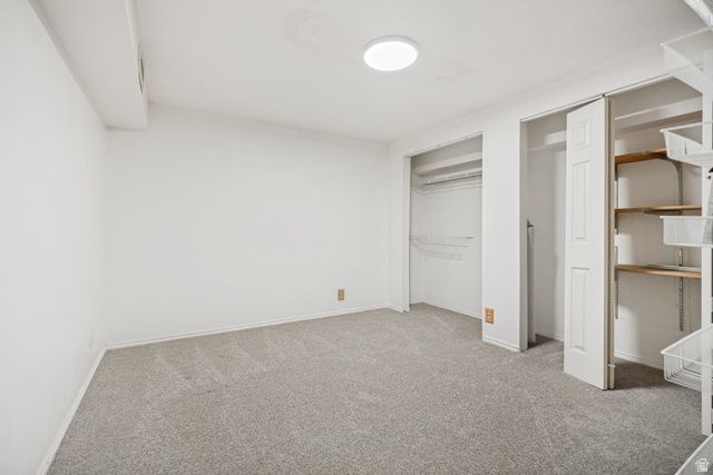 8736 S OAKWOOD PARK CIR, Sandy, UT 84094