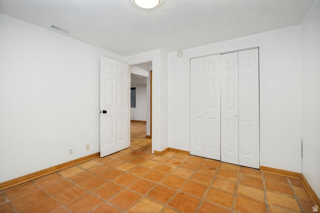 8736 S OAKWOOD PARK CIR, Sandy, UT 84094