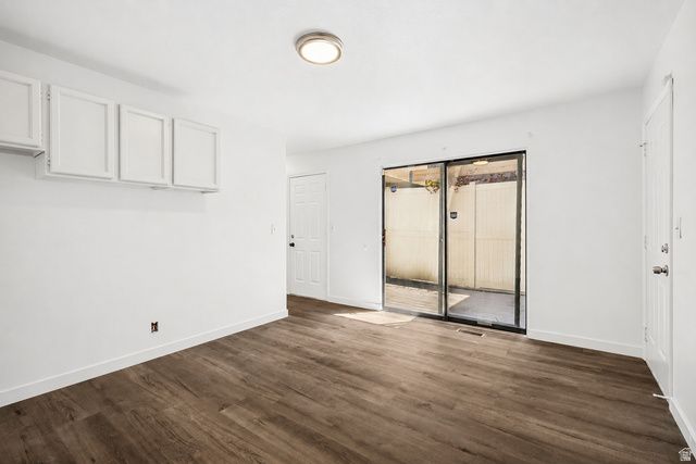 8736 S OAKWOOD PARK CIR, Sandy, UT 84094