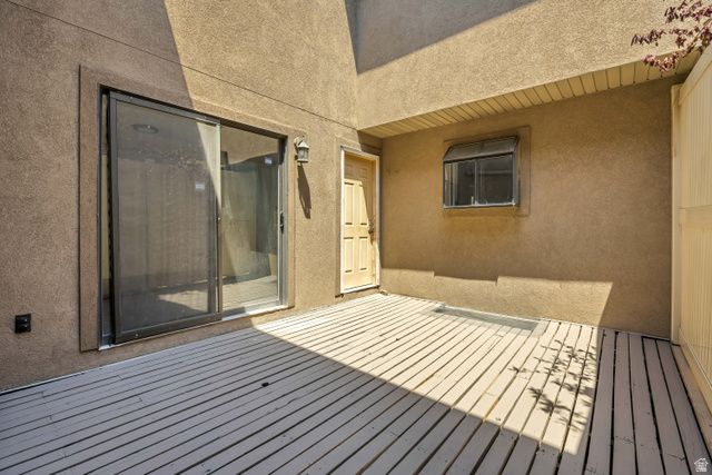 8736 S OAKWOOD PARK CIR, Sandy, UT 84094