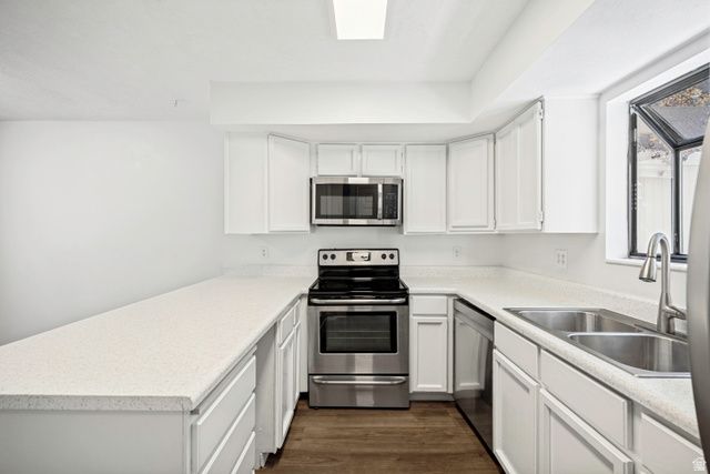 8736 S OAKWOOD PARK CIR, Sandy, UT 84094