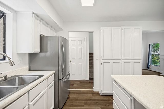 8736 S OAKWOOD PARK CIR, Sandy, UT 84094