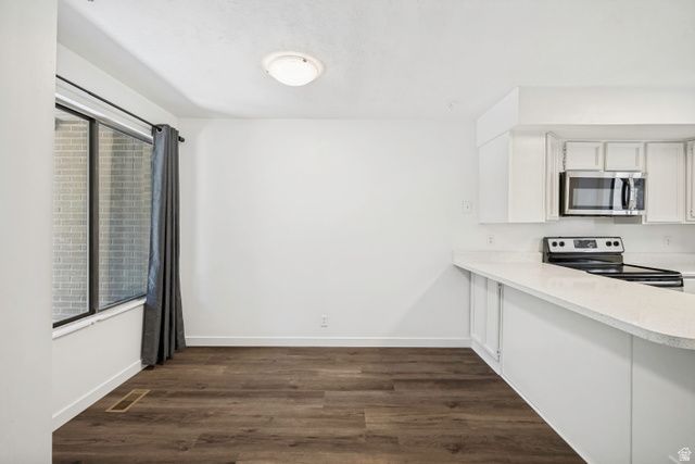 8736 S OAKWOOD PARK CIR, Sandy, UT 84094
