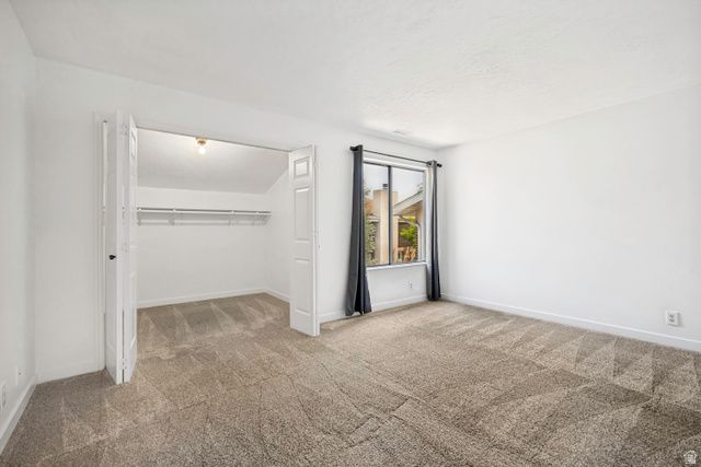 8736 S OAKWOOD PARK CIR, Sandy, UT 84094