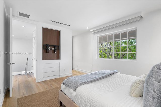 575 Bay Point Road, Miami, FL 33137