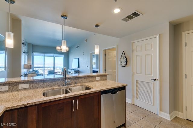 150 Las Vegas Boulevard 1618, Las Vegas, NV 89101