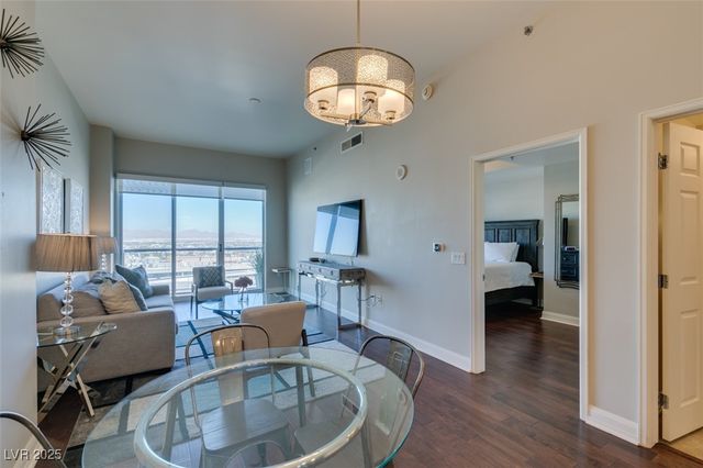 150 Las Vegas Boulevard 1618, Las Vegas, NV 89101