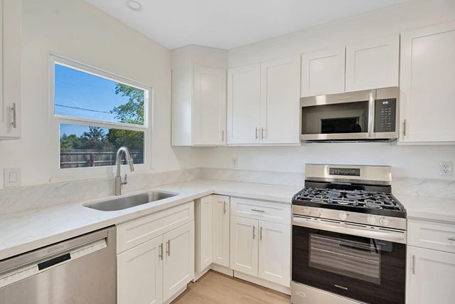 4313 N Thorne Avenue, Fresno, CA 93704