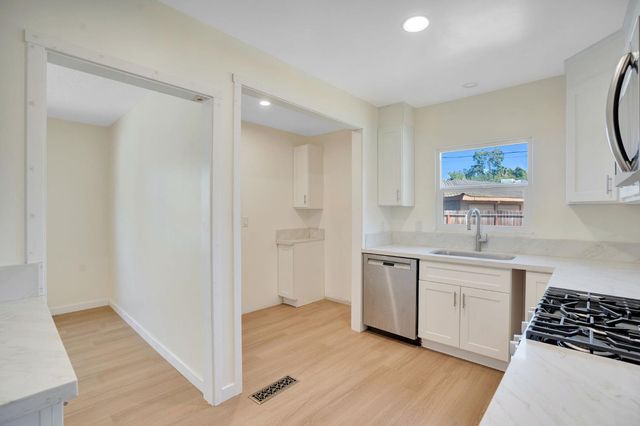 4313 N Thorne Avenue, Fresno, CA 93704