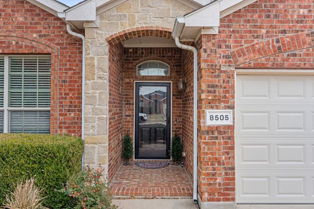 8505 Field Creek Court, Fort Worth, TX 76134