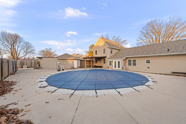 2062 30th Street, Rock Island, IL 61201