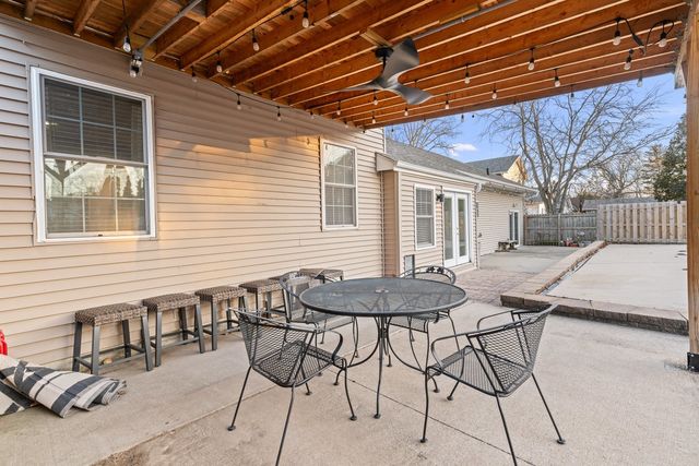 2062 30th Street, Rock Island, IL 61201