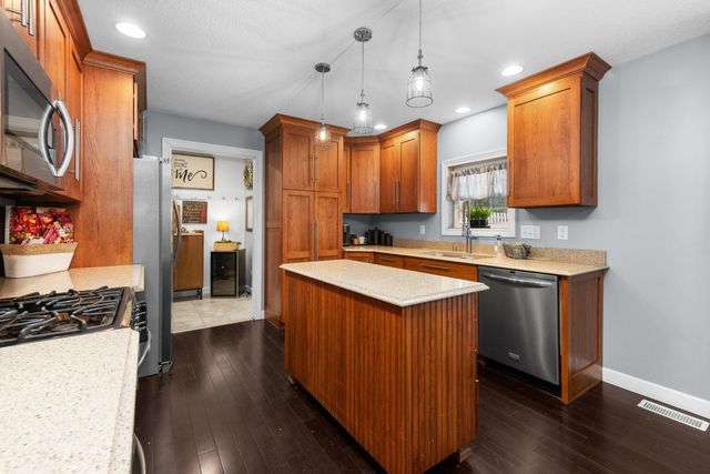 2062 30th Street, Rock Island, IL 61201