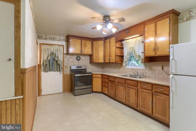 490 BEECHWOOD AVE, Lebanon, PA 17042