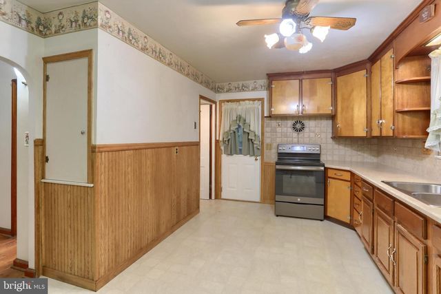 490 BEECHWOOD AVE, Lebanon, PA 17042
