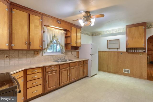 490 BEECHWOOD AVE, Lebanon, PA 17042