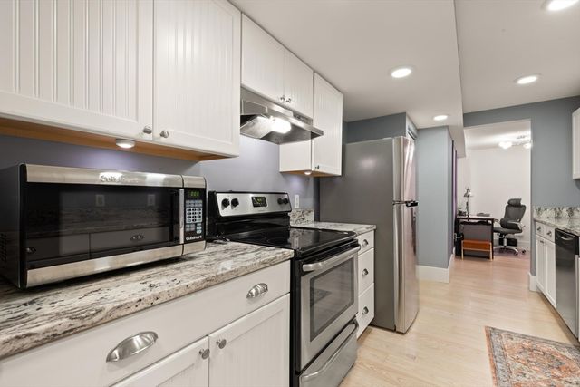1 Loring Ave 212, Swampscott, MA 01907