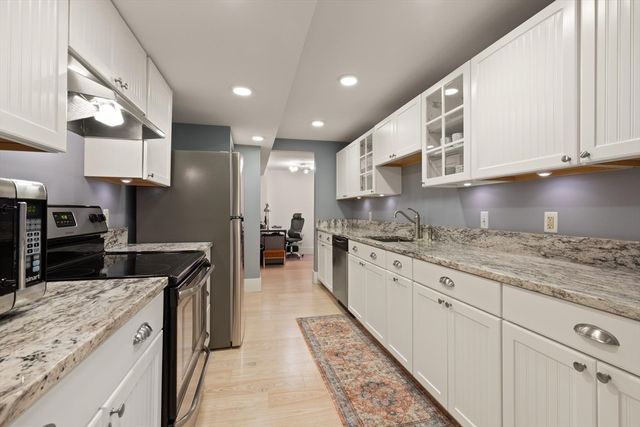1 Loring Ave 212, Swampscott, MA 01907