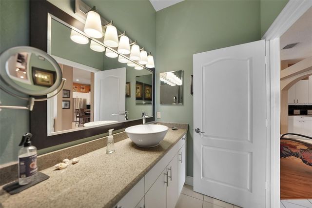 2037 LYNX RUN, North Port, FL 34288