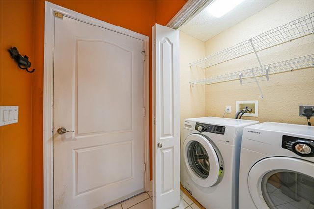 2037 LYNX RUN, North Port, FL 34288