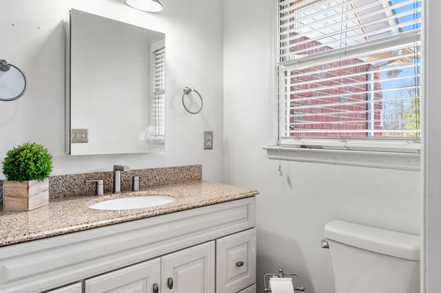 105 Ashton Cir, Fayetteville, TN 37334