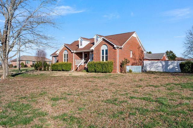 105 Ashton Cir, Fayetteville, TN 37334