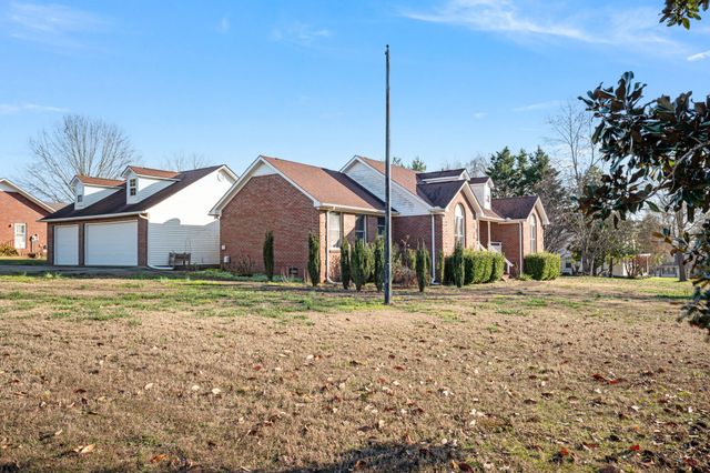 105 Ashton Cir, Fayetteville, TN 37334