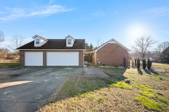 105 Ashton Cir, Fayetteville, TN 37334