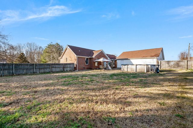 105 Ashton Cir, Fayetteville, TN 37334
