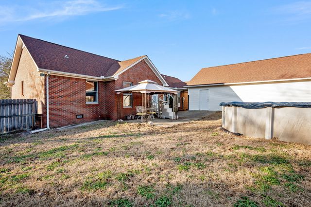 105 Ashton Cir, Fayetteville, TN 37334