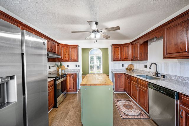 105 Ashton Cir, Fayetteville, TN 37334