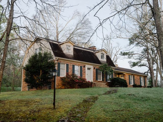 846 R Wilkerson Dr, Centerville, TN 37033