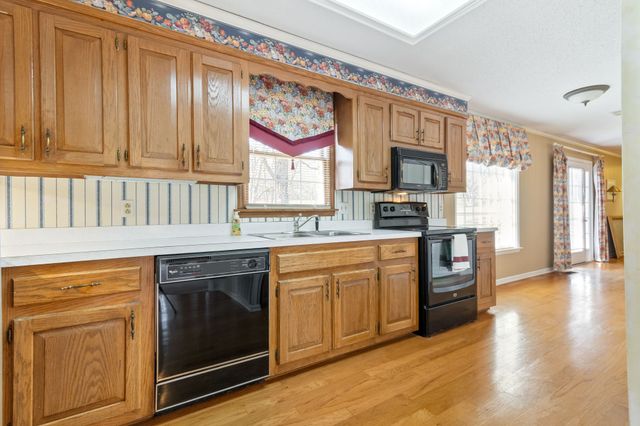 846 R Wilkerson Dr, Centerville, TN 37033