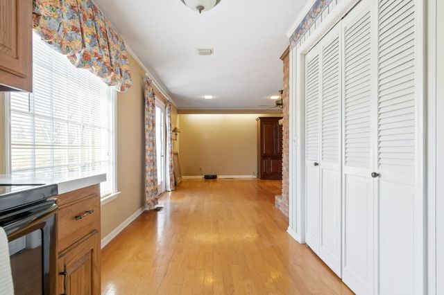 846 R Wilkerson Dr, Centerville, TN 37033