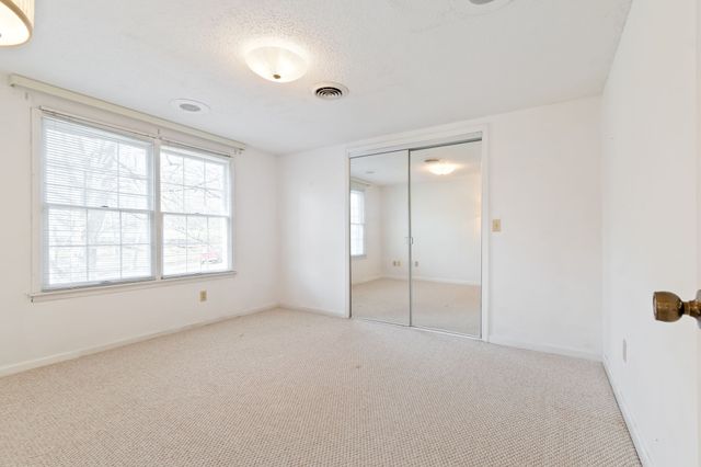 846 R Wilkerson Dr, Centerville, TN 37033