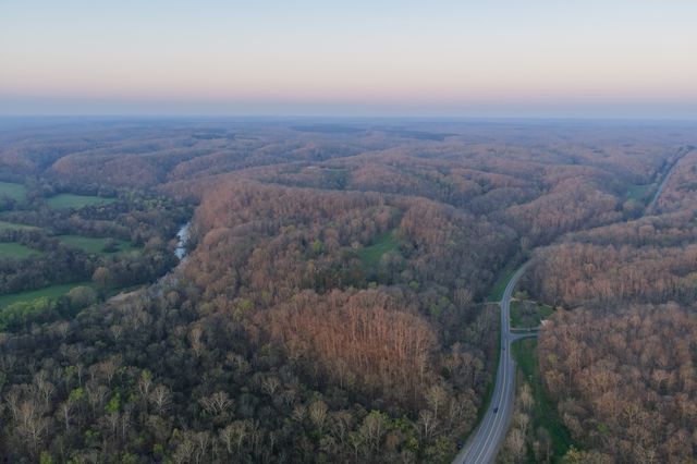 846 R Wilkerson Dr, Centerville, TN 37033