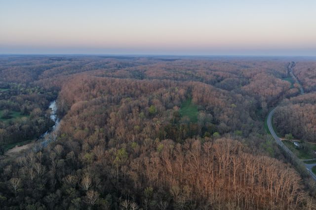 846 R Wilkerson Dr, Centerville, TN 37033