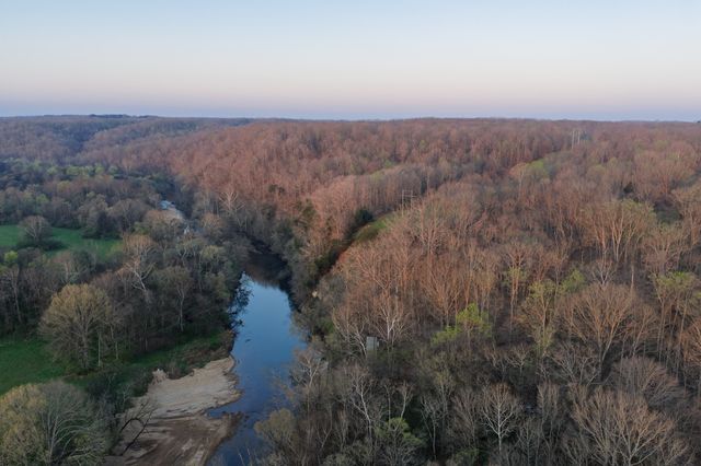 846 R Wilkerson Dr, Centerville, TN 37033