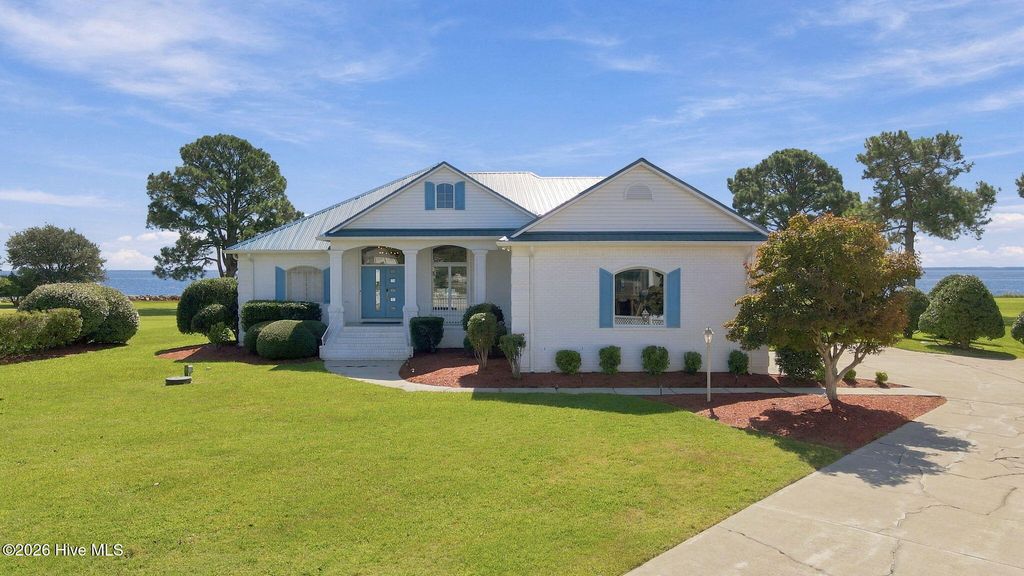 Image 1 of property listing at 6022 Dolphin Road, Oriental, NC 28571