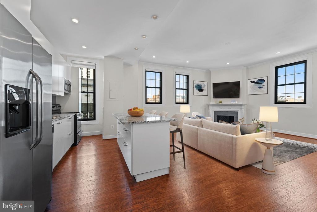 Image 1 of property listing at 1 E CHASE ST #305, Baltimore, MD 21202
