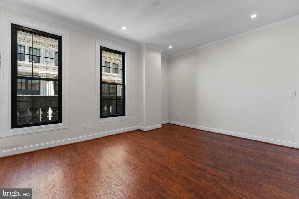 Image 17 of property listing at 1 E CHASE ST #305, Baltimore, MD 21202