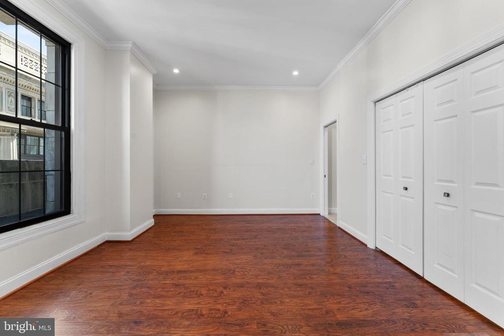 Image 18 of property listing at 1 E CHASE ST #305, Baltimore, MD 21202
