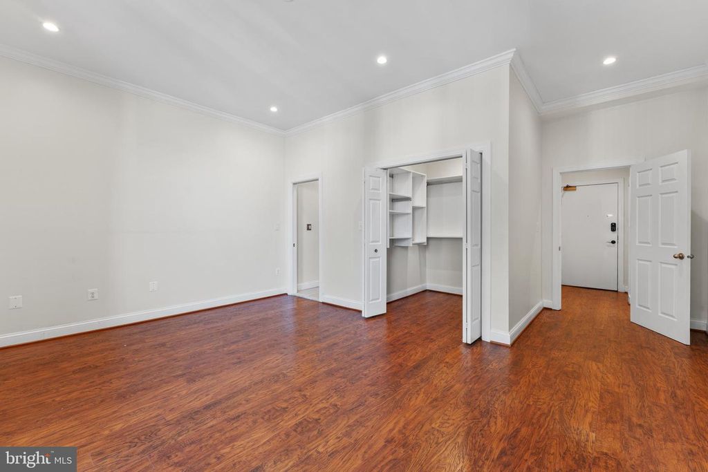 Image 19 of property listing at 1 E CHASE ST #305, Baltimore, MD 21202