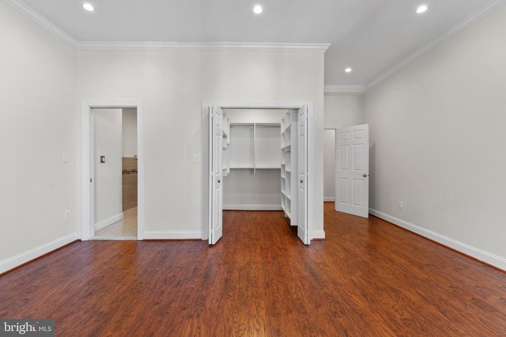 Image 20 of property listing at 1 E CHASE ST #305, Baltimore, MD 21202