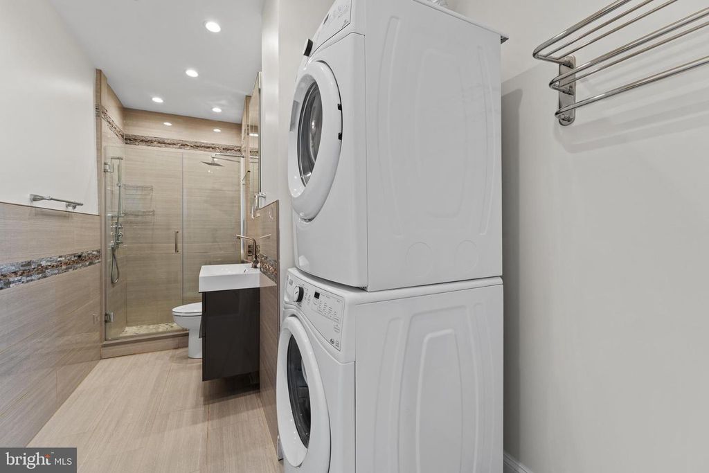 Image 21 of property listing at 1 E CHASE ST #305, Baltimore, MD 21202