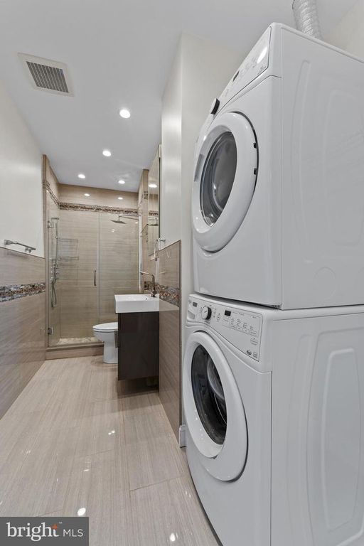 Image 24 of property listing at 1 E CHASE ST #305, Baltimore, MD 21202