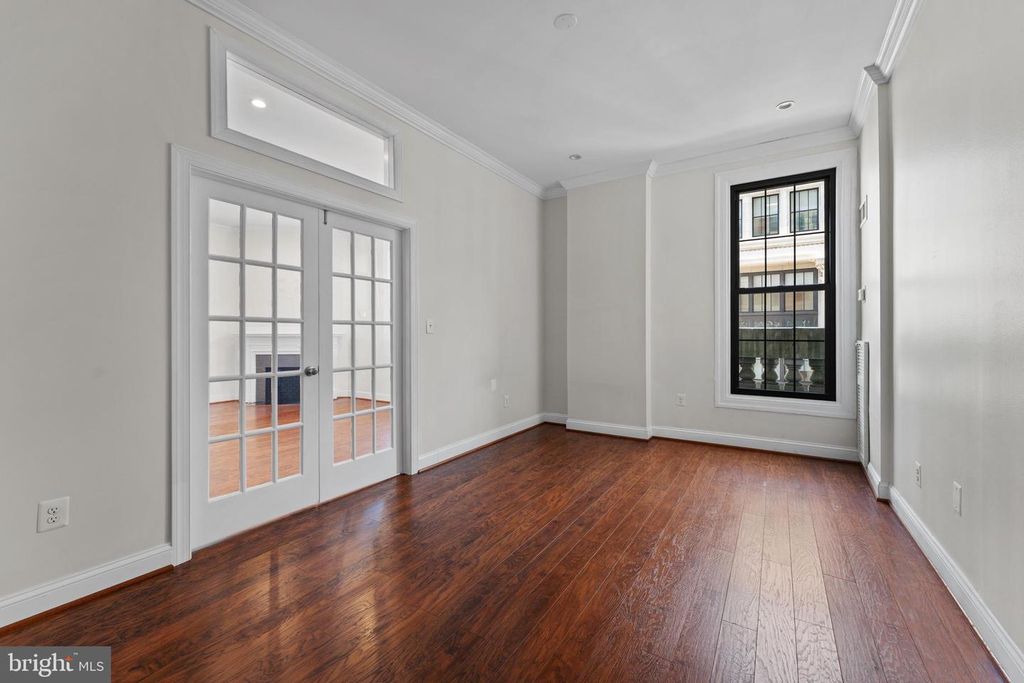 Image 25 of property listing at 1 E CHASE ST #305, Baltimore, MD 21202