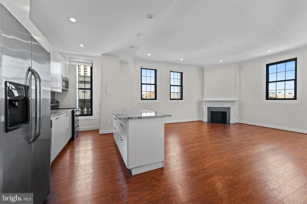 Image 4 of property listing at 1 E CHASE ST #305, Baltimore, MD 21202